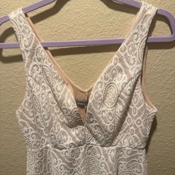Lace V Neck Size L White and Cream A-Line Dress - Picture 4 of 5